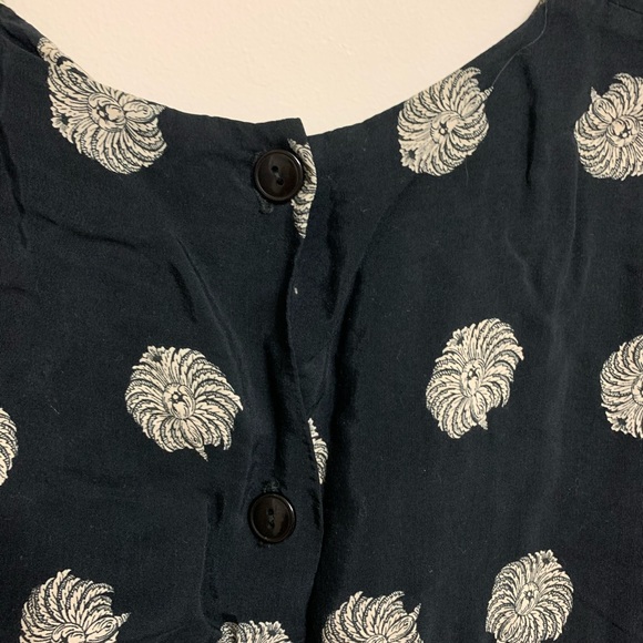 Patterned cropped top. - Picture 3 of 3